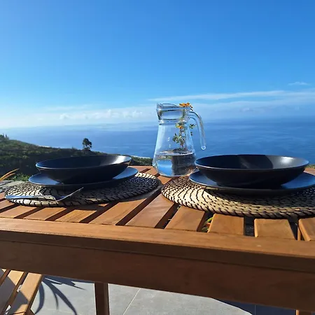 Permavista In Alleinlage Und Mit Beheiztem Infinity-pool Auf Der Sonnenseite