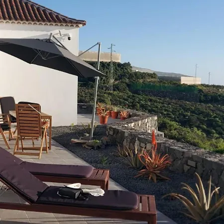 Permavista In Alleinlage Und Mit Beheiztem Infinity-pool Auf Der Sonnenseite *